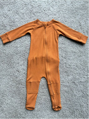 Goumi Neutral Footie Romper 6-9 Months in color “Adobe”
